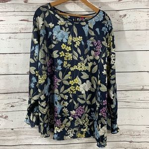 NWOT Vince Camuto Navy Floral Tie Sleeve Blouse